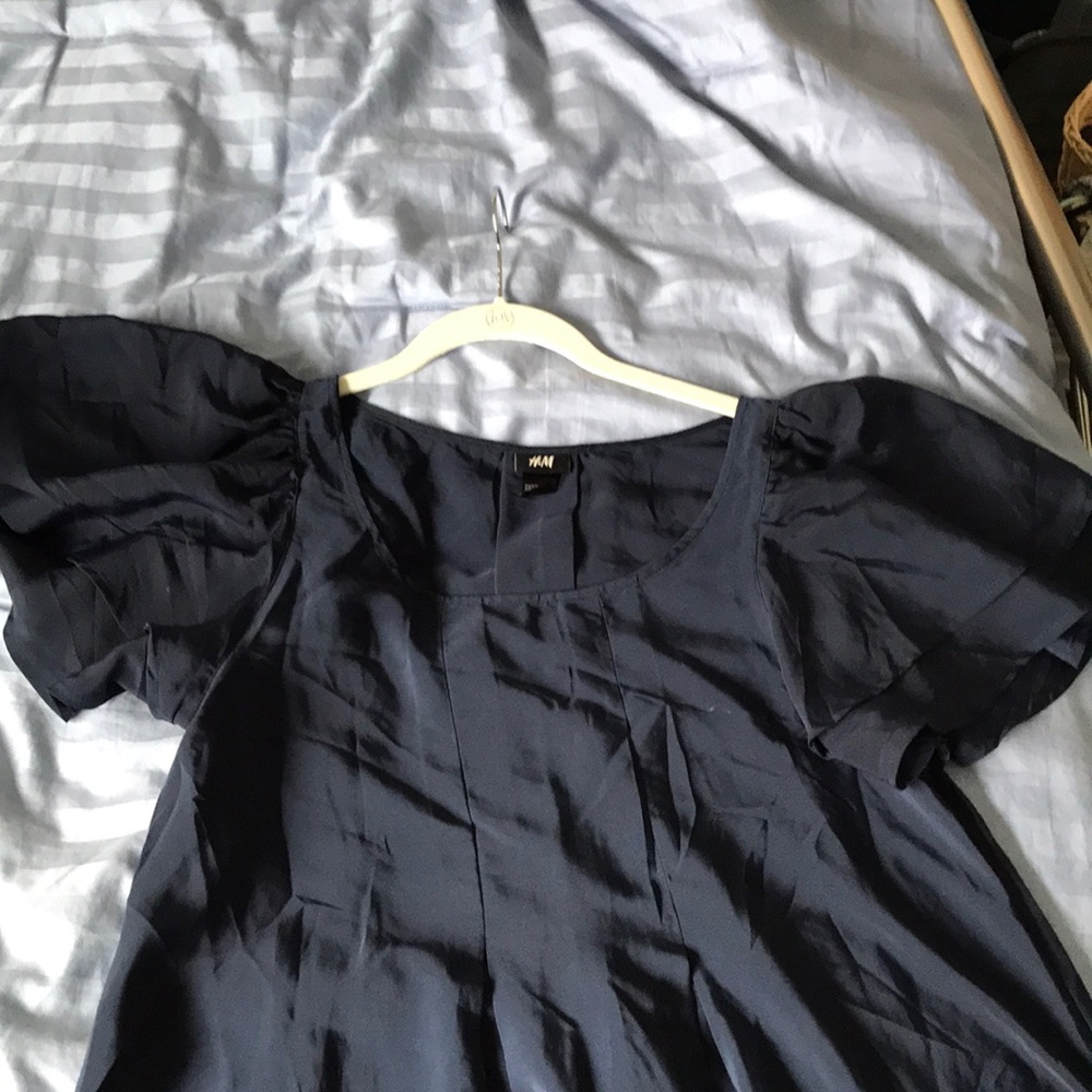 Navy blue H & M ruffled short sleeves dress